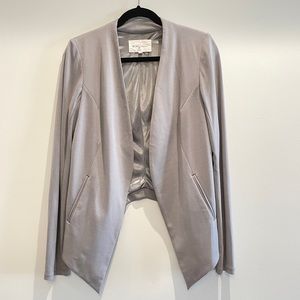 Unbuttoned blazer